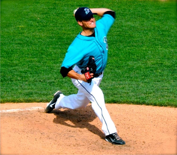 Isaac Hess pitching in a professional game