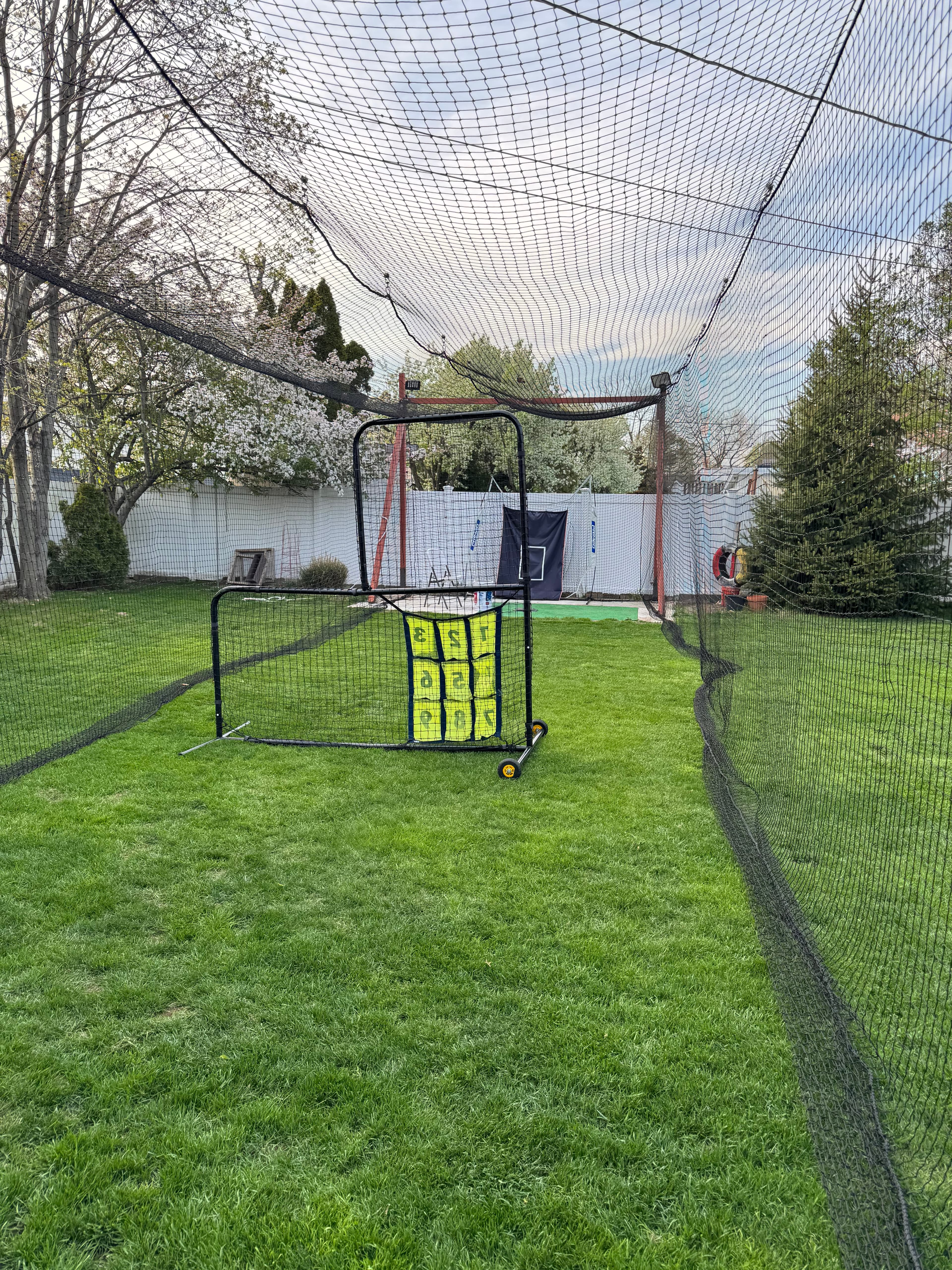 Outdoor-Uncovered in Hicksville, Hicksville - View 2